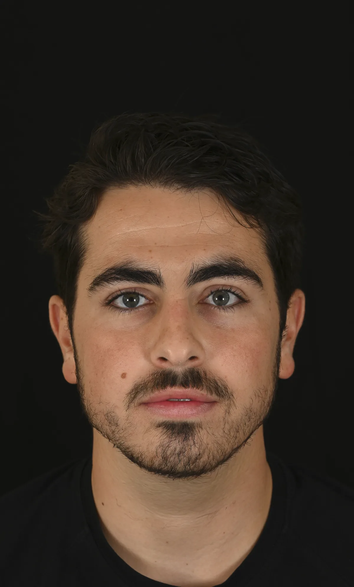 Portrait du Dr Eliav Ayache, chirurgien-dentiste